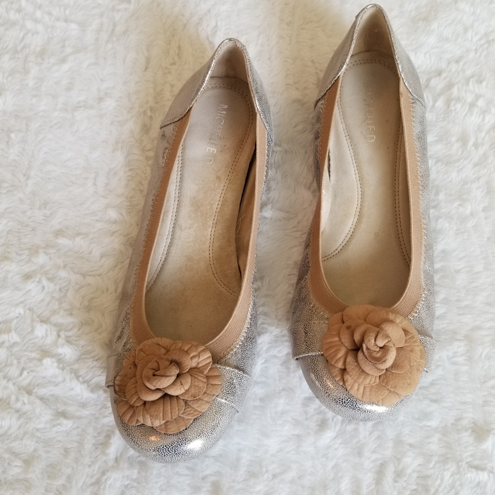 Michelle D silver flats leather flower on toe